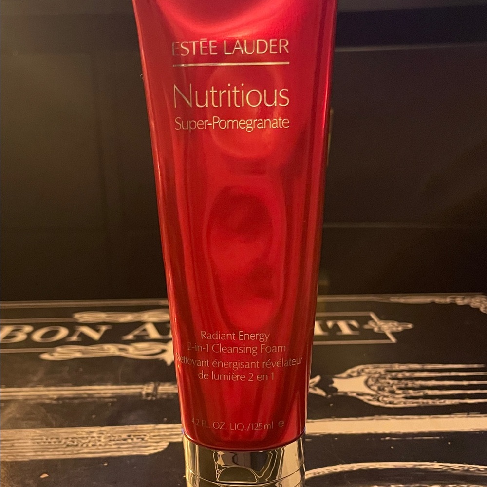 Estee Lauder Nutritious Super-Pomegranate Cleansing Foam - Vibrant Red